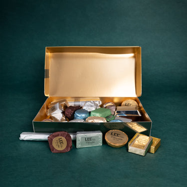 Lee Schokolade in Stücken, in der geöffneten Verpackung dargestellt