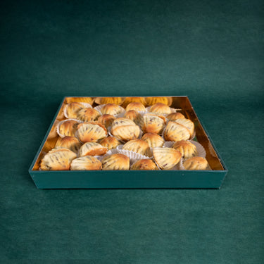 Maamoul Gebäck mit Pistazienfüllung, gleichmäßig angeordnet